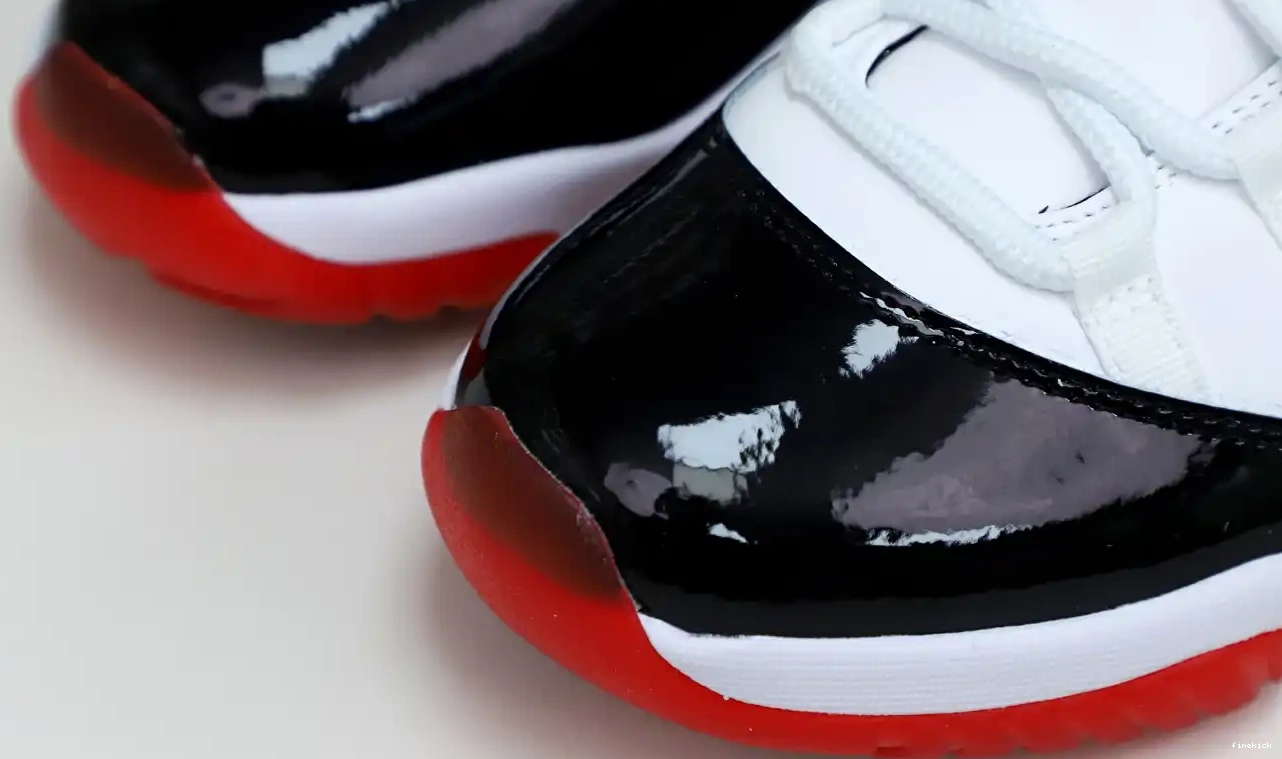 LOW 11 WHITE BRED JORDAN AIR 0326